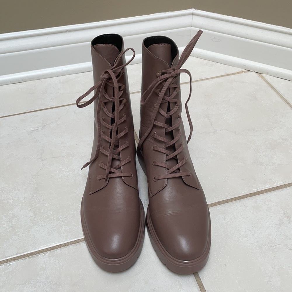 Stuart Weitzman Mckenzee boot 9